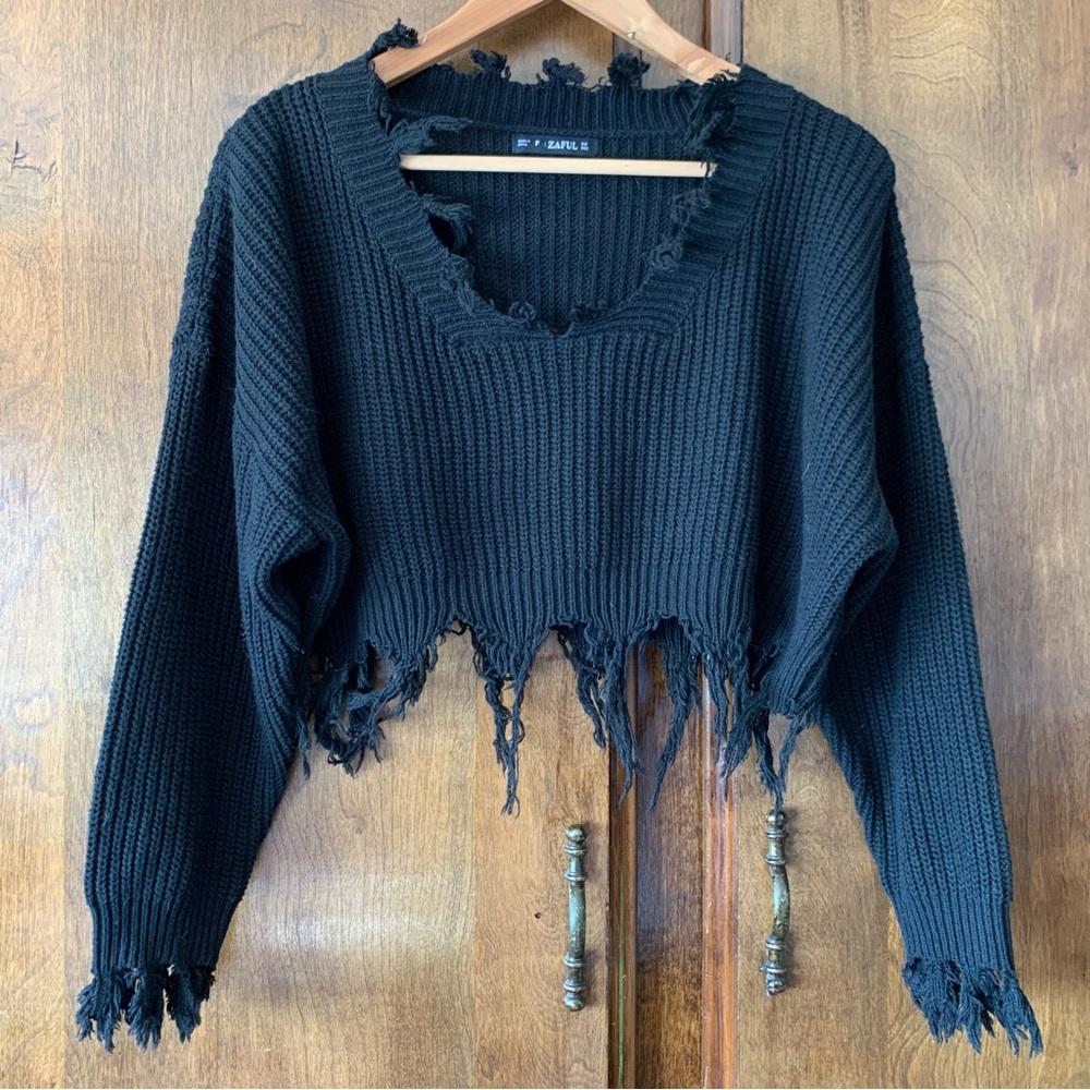 ZAFUL Black Distressed Cropped Sweater